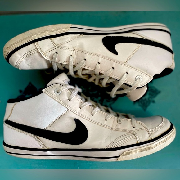 Nike Sneakers - Discontinued! - Picture 5 of 14